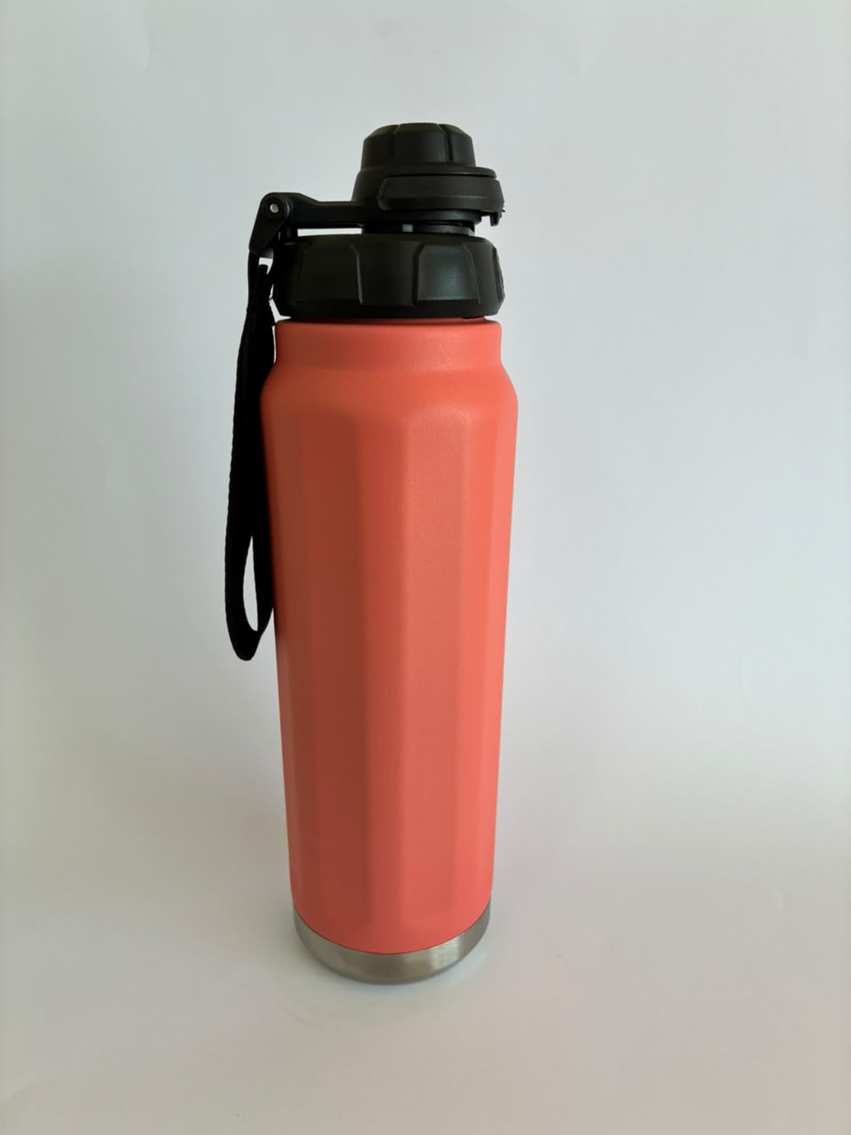 Garrafa Térmica Esportiva Coral com Alça e Tampa Protetora 950ml
