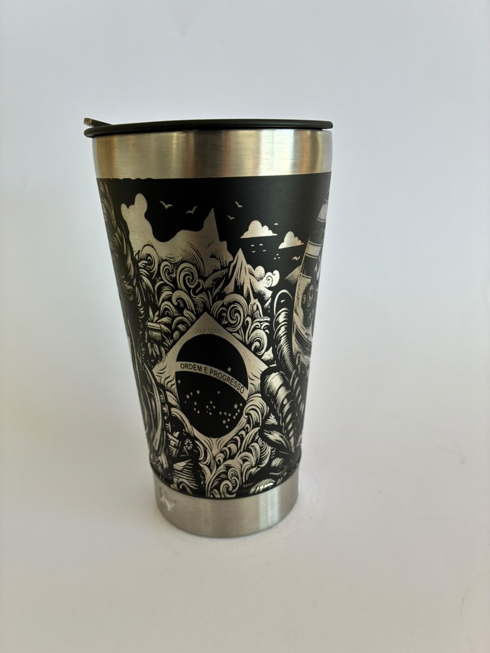 Copo Térmico Lenda do Automobilismo Brasileiro Ayrton Senna  com Tampa e Abridor 500ml