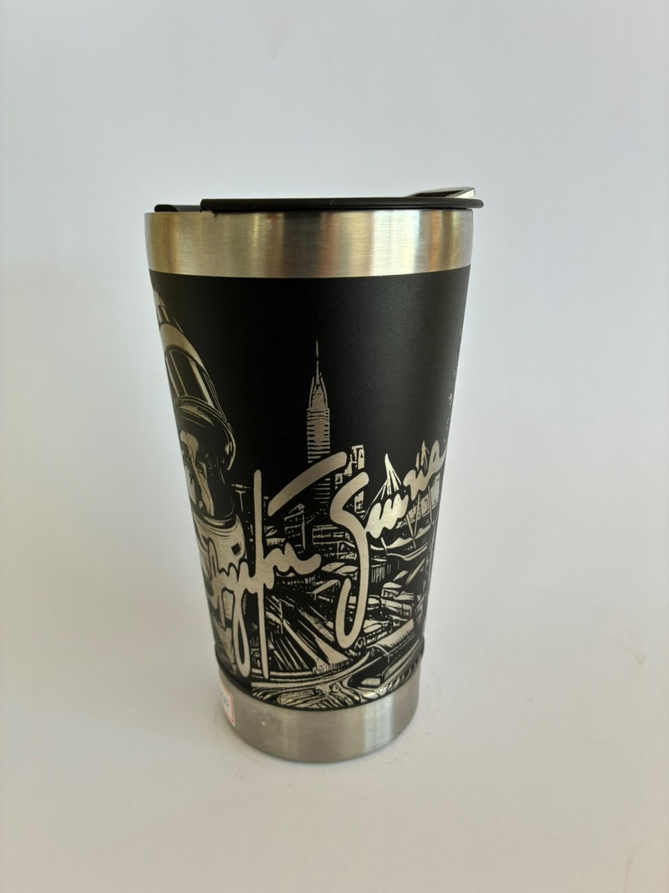 Copo Térmico Lenda do Automobilismo Brasileiro Ayrton Senna  com Tampa e Abridor 500ml